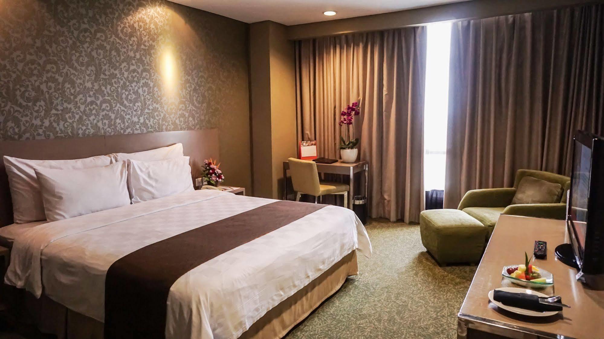 Swiss-Belhotel Mangga Besar Jakarta Exterior foto